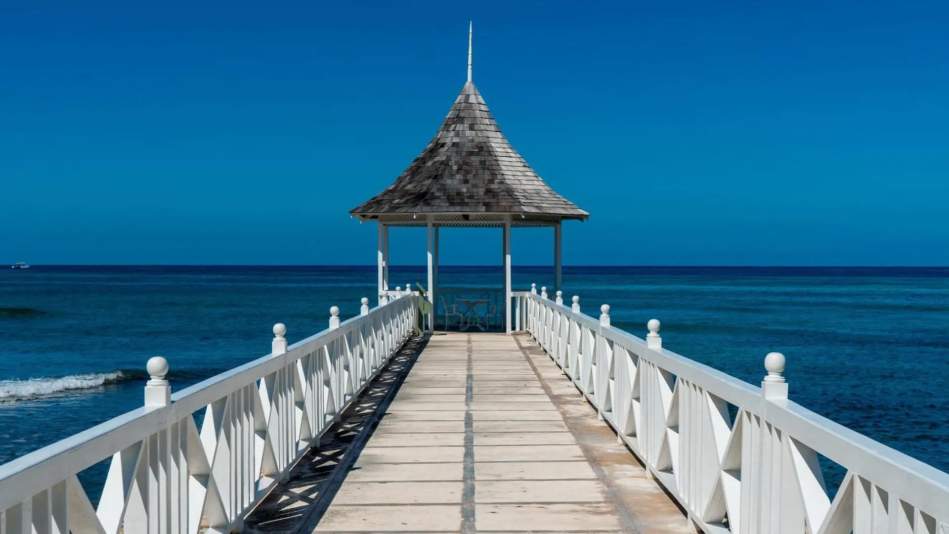 Inn Hospitality Expert Bts 7 - Pool Beach & Bar Montego Bay Jamaica