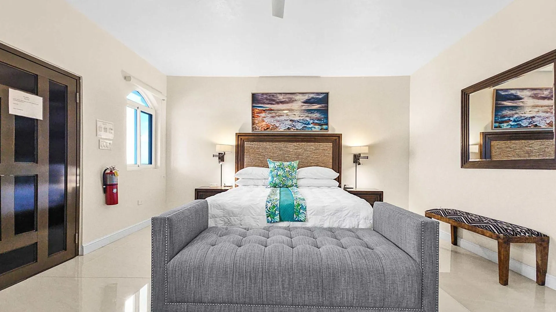 Hospitality Expert Bts 7 - Pool Beach & Bar Montego Bay Inn